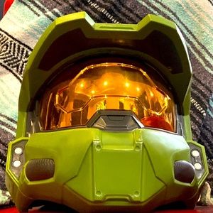 Halo master chief helmet.